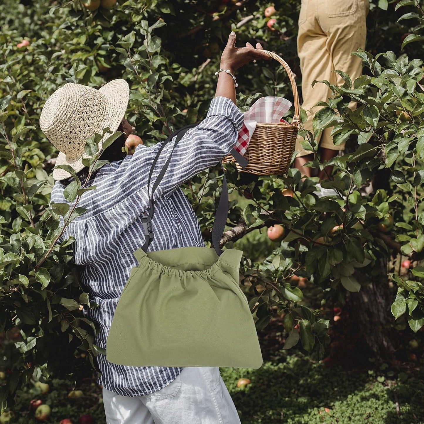 Milisten Fruit Picking Apron Vegetable Harvesting Pouch with Waist Strap, Outdoor Garden Storage Bag for Fruits and Vegetables, Sturdy Green Mesh Apron for Orchard and Farm Use