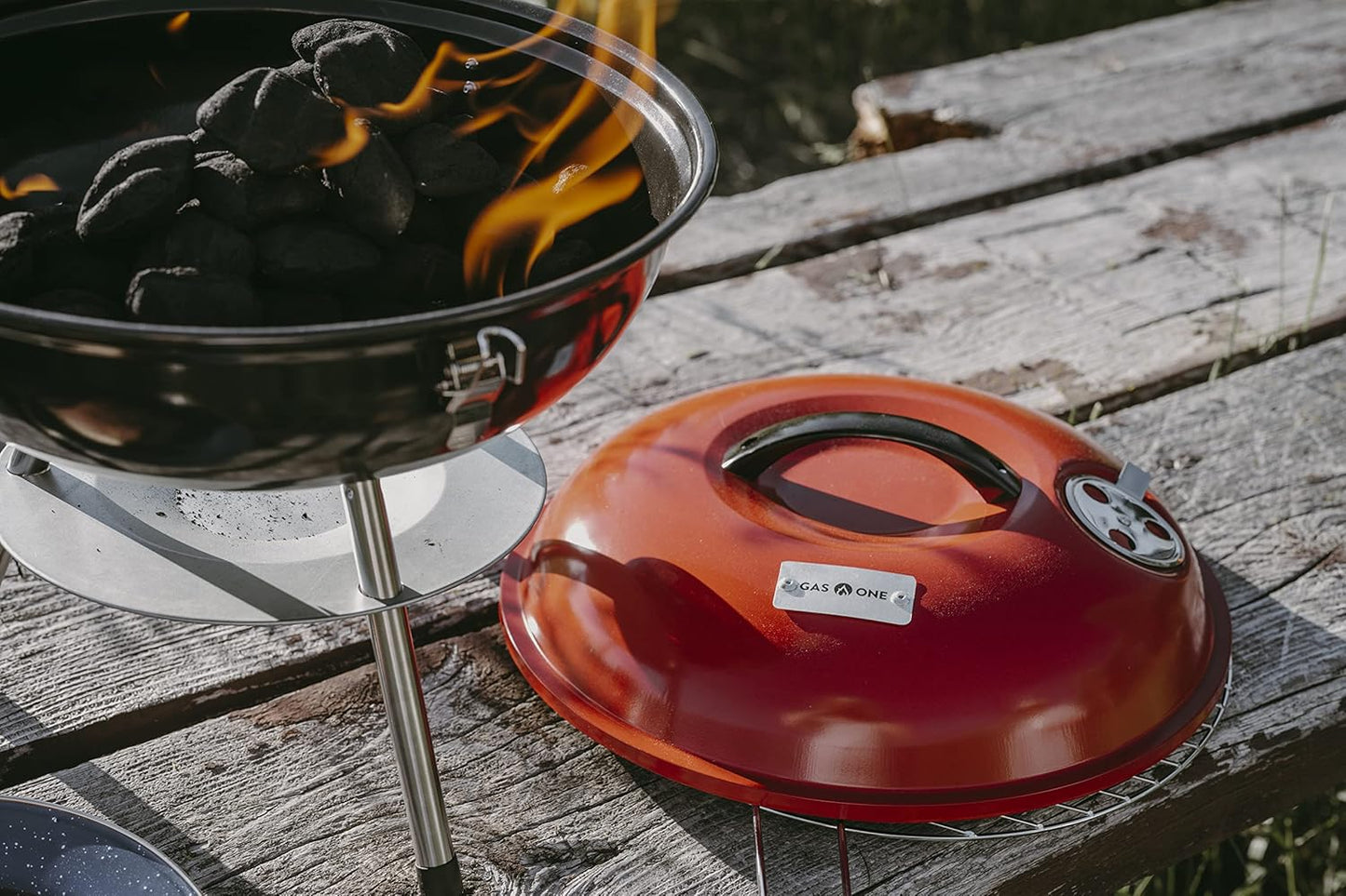 Gas One – 14-inch Portable Barbecue Grill with 3-Point Locking Lid for