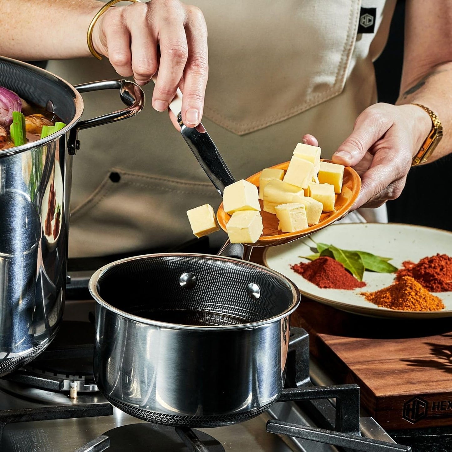 HexClad Hybrid Nonstick 1-Quart Saucepan with Tempered Glass Lid, Stay