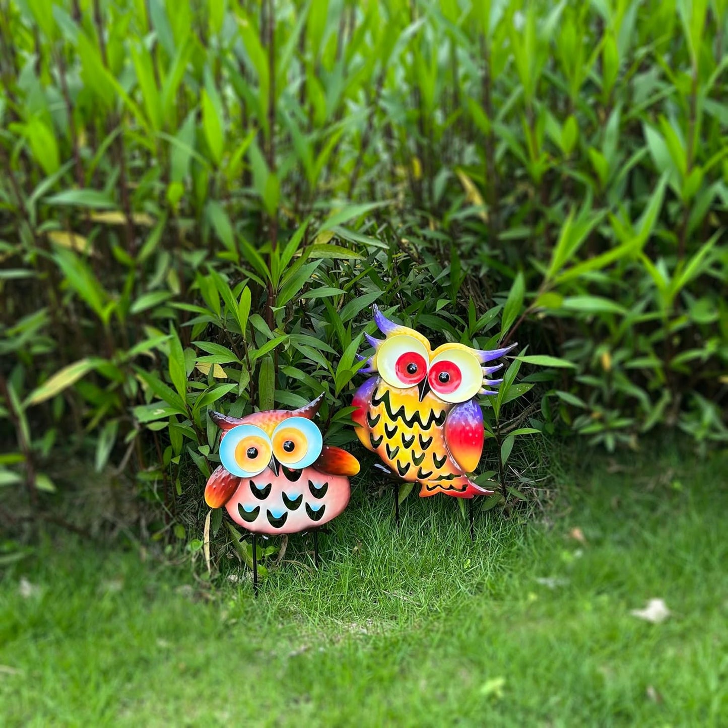 Pack of 2 Metal Fresh Color Owl Garden Statues Silhouette Owl Stakes Decorative Outdoor Statues Animal Sculptures for Yard Décor and Lawn Ornaments, MX202303-1