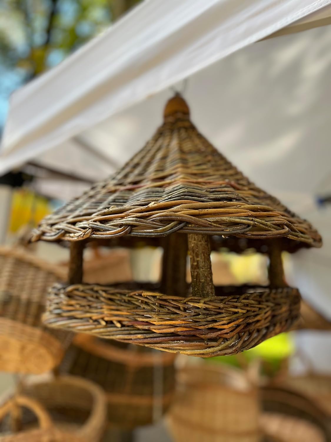 Handmade Wicker Bird Feeder – Rustic Willow Garden Feeder with Roof – (17.7 x 13.8 x 14.6 in) – Hanging Outdoor Feeder for Birds, Patios & Cottages
