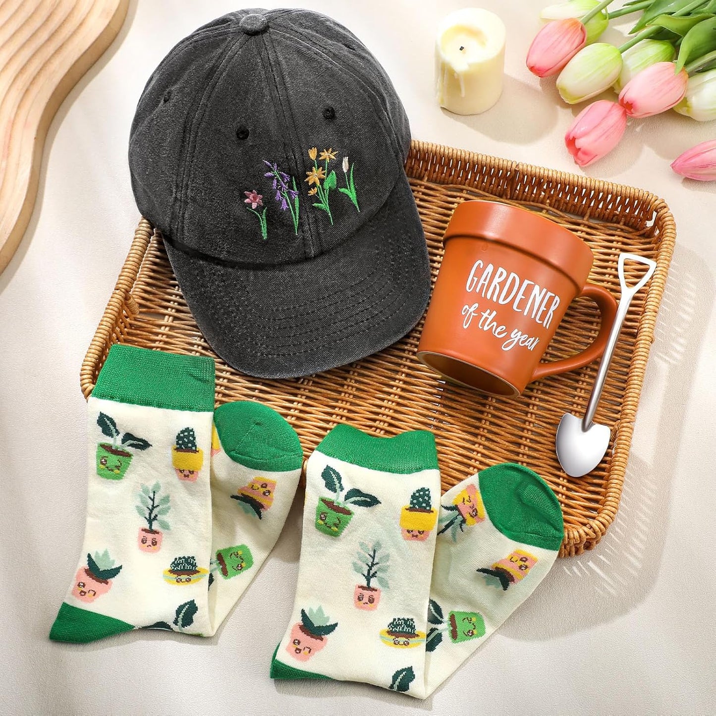 4 Pcs Plant Lover Gift Set for Women Plants Themed Christmas Birthday Gift Set with 15oz Coffee Cup Gardening Hat Gardener Plant Socks Shovel Spoon for Lady Mom Gardening Supplies