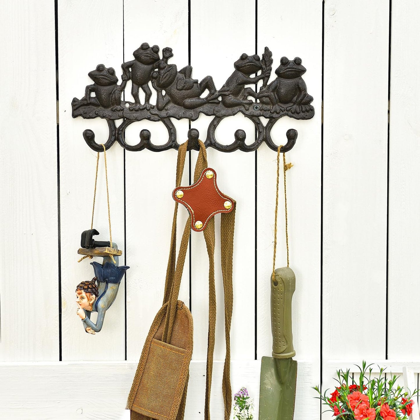 Sungmor Cast Iron Animal Wall Hook Rack - Rustic Decorative Key Holder with 5 Hooks, Lovely Frog Coat Hanger - Vintage Metal Organizer for Entryway, Garden, Mudroom, or Kitchen