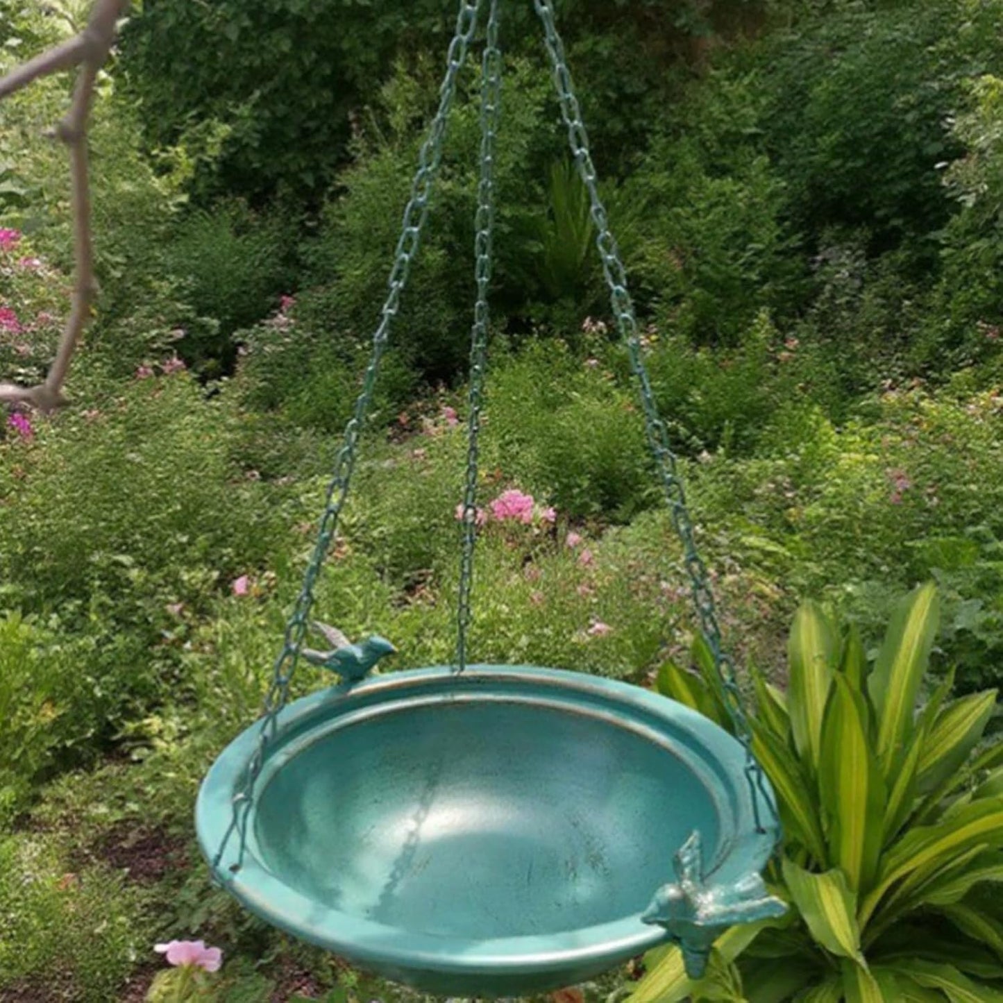 Sturdy Iron Hanging Bird Feeder with Artistic Avian for Outdoor Wildlife Observation Decorative Garden Feeder