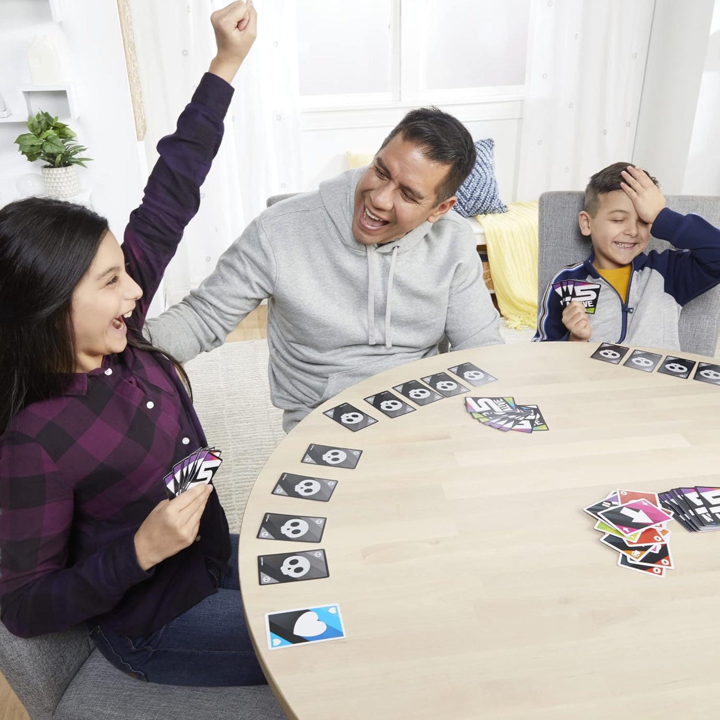 Hasbro Gaming 5 Alive Card Game, Fast-Paced Game for Kids and Families