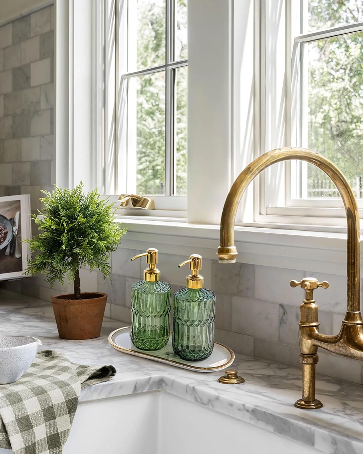 JASAI 18Oz Green Glass Soap Dispenser with Gold Rust Proof Pump, Refillable Kitchen soap Dispenser for Dish Soap, Soap Dispenser Bathroom for Hand soap, Lotion, Body Wash.