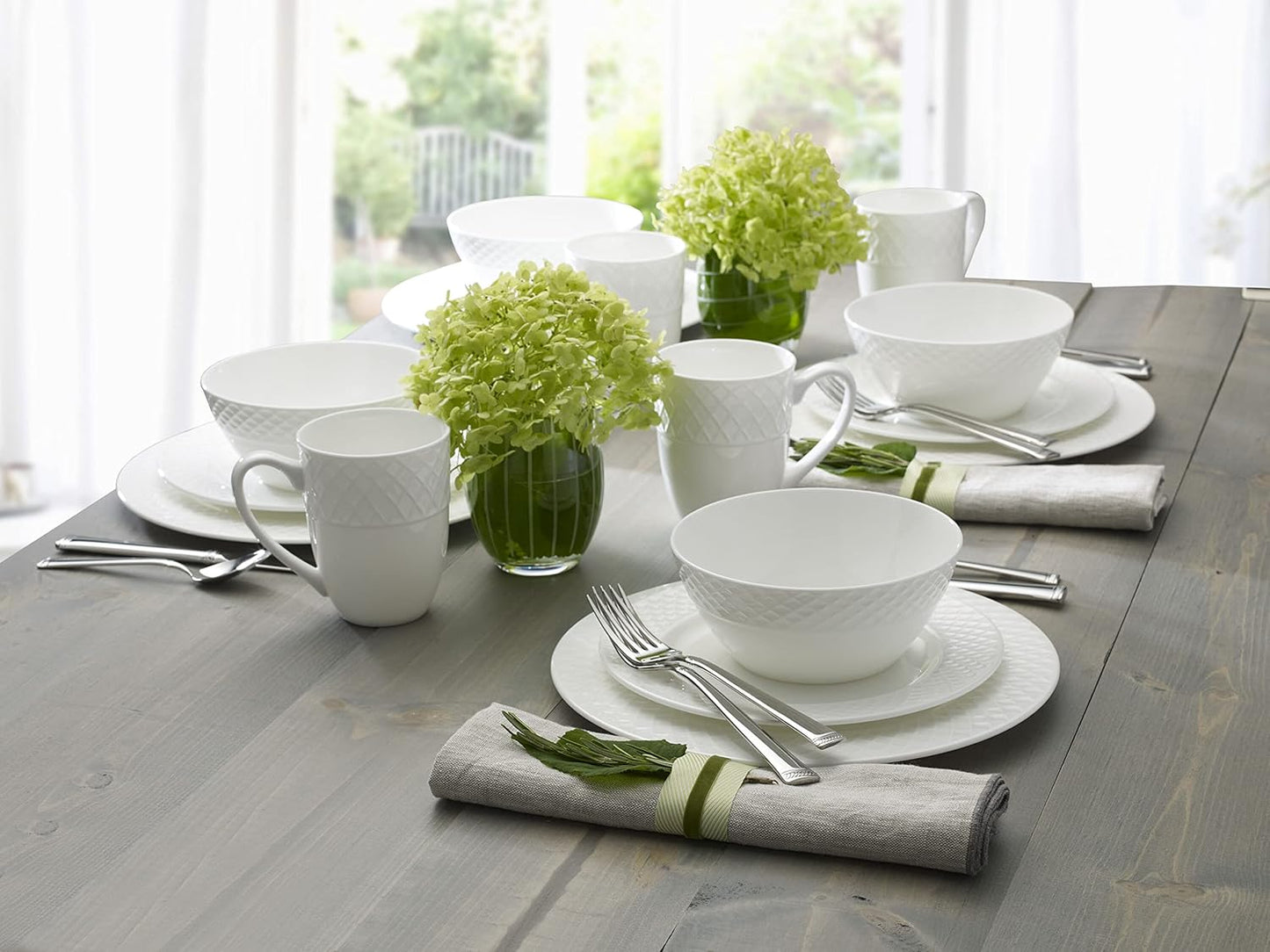 Mikasa Trellis Bone China 16-Piece Dinnerware Set, Service for 4, Whit