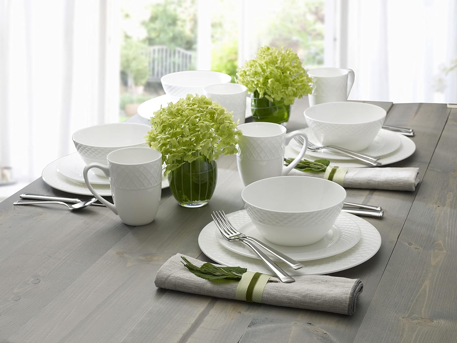 Mikasa Trellis Bone China 16-Piece Dinnerware Set, Service for 4, Whit
