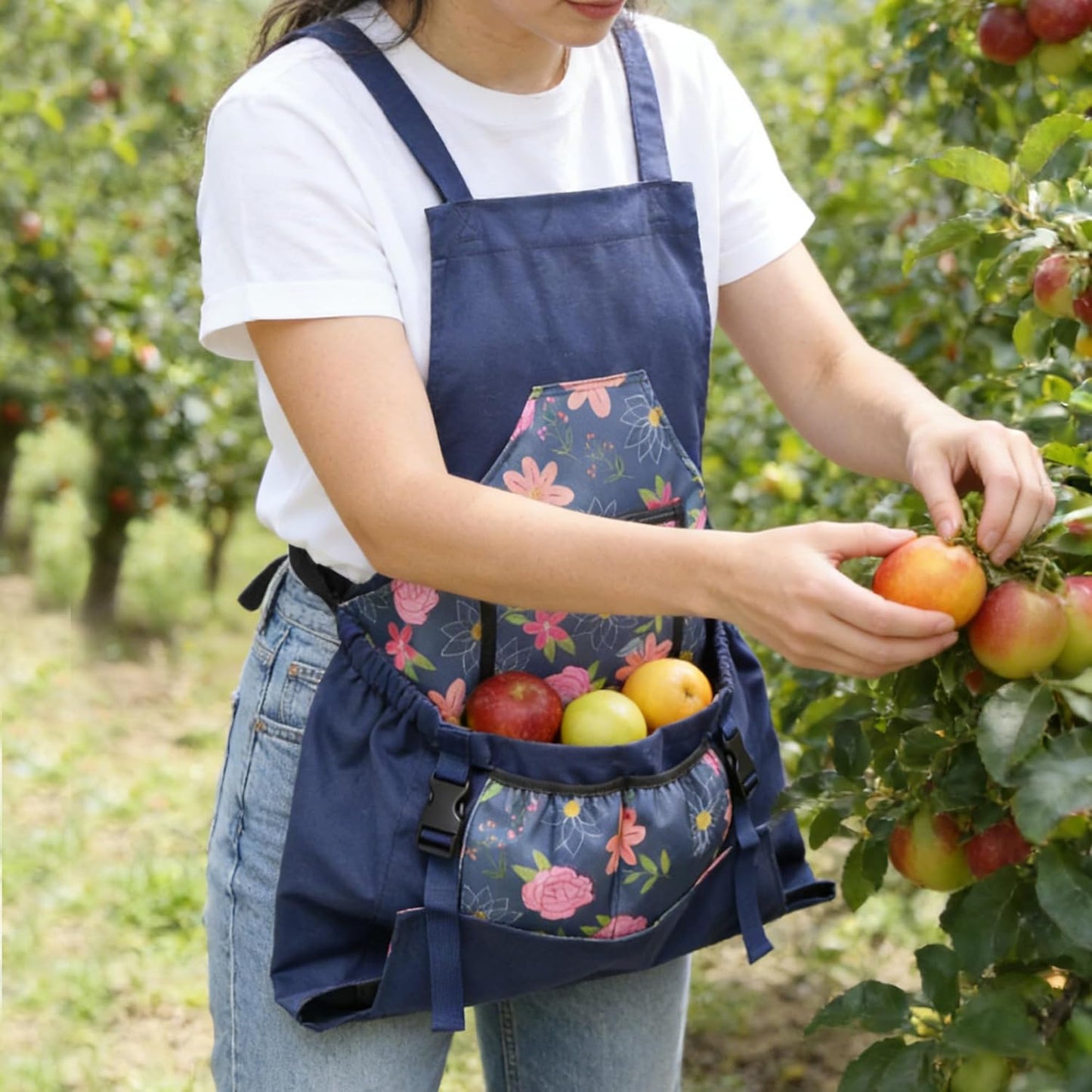 Gardening Apron with Quick Release Pockets for Women and Men, Water Resistant Picking Pouch