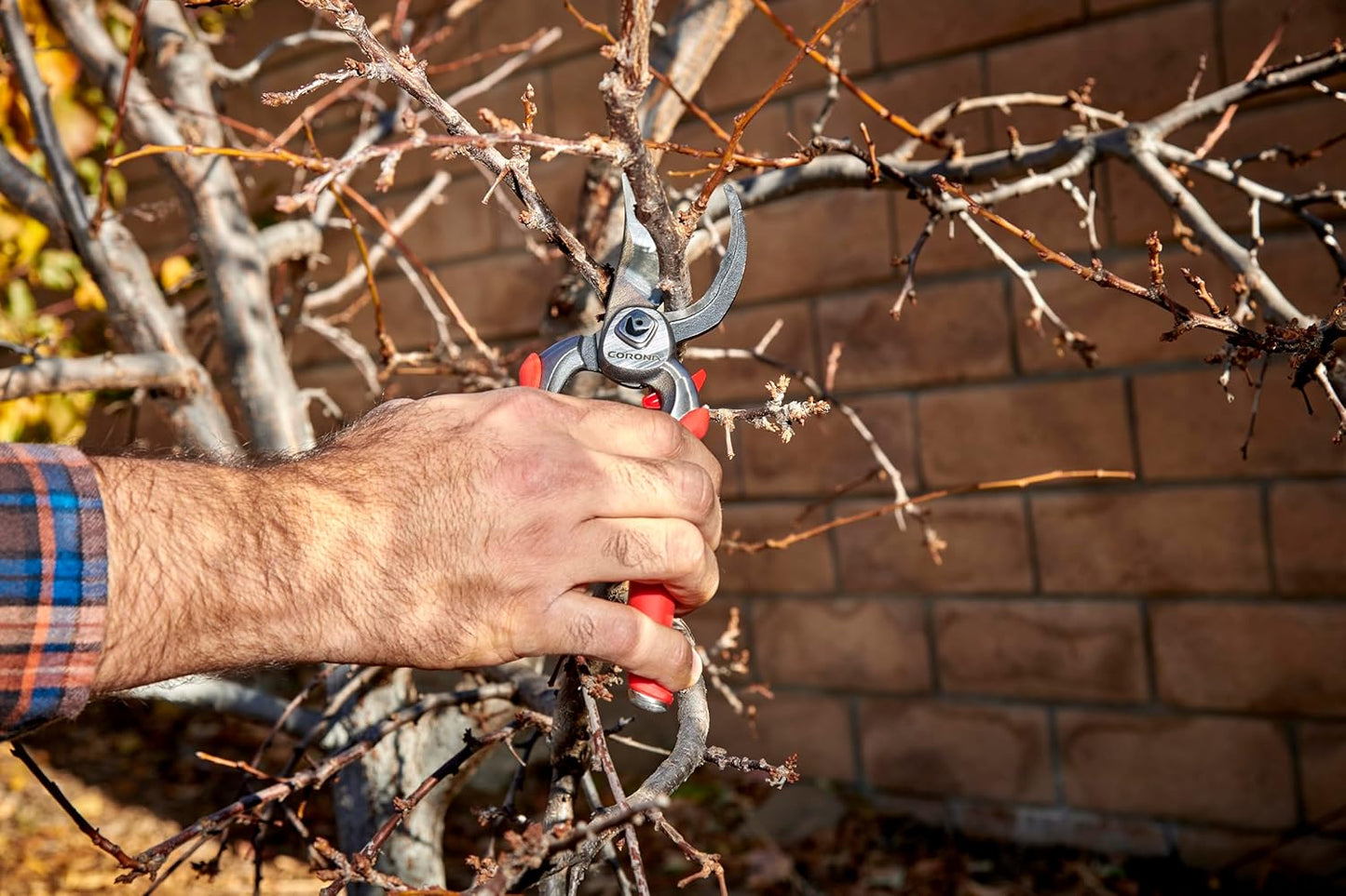 Corona Tools DualCUT Forged Steel Bypass Hand Pruner – 1″ Cutting Capacity Garden Pruning Shears for Branch & Stem Cutting
