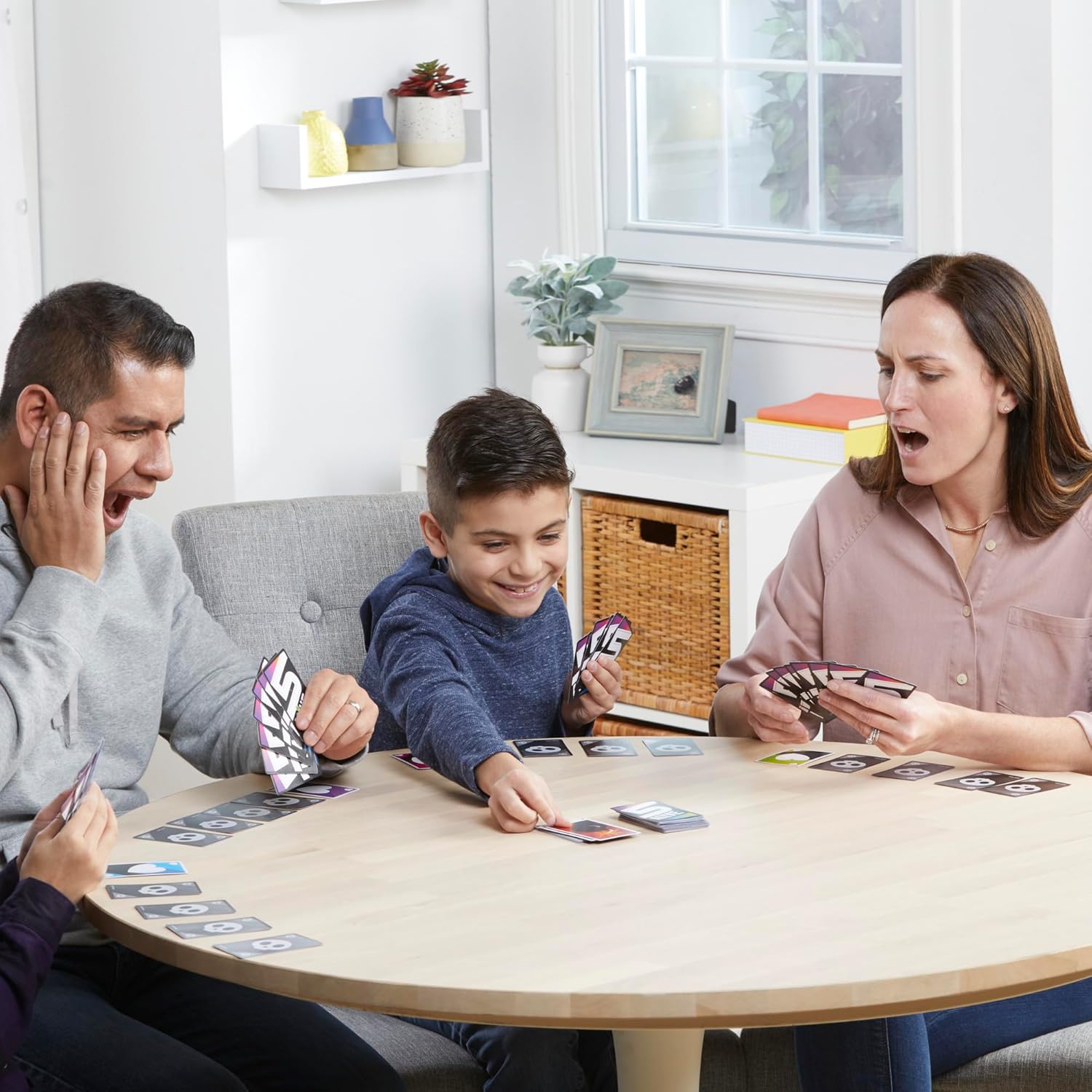 Hasbro Gaming 5 Alive Card Game, Fast-Paced Game for Kids and Families