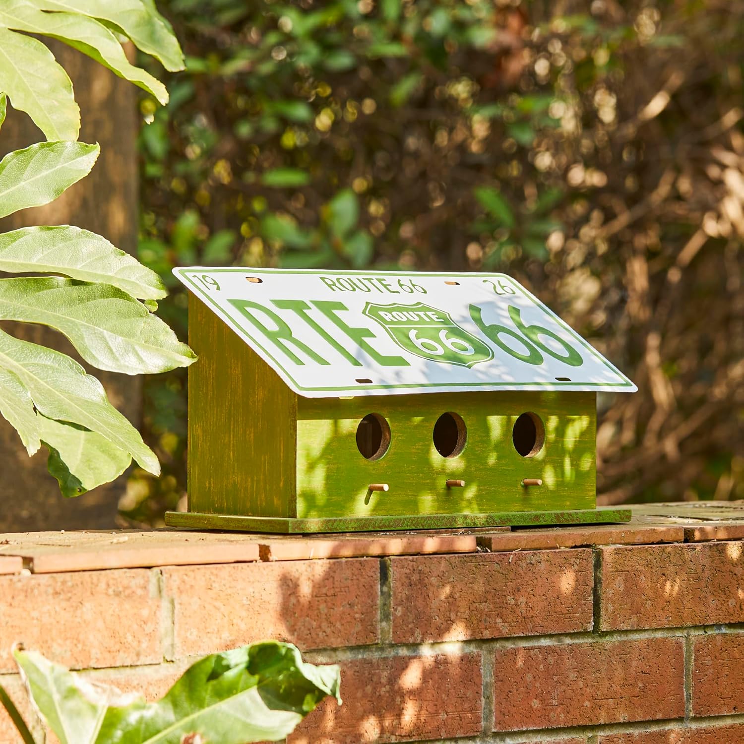 Glitzhome 14" Hanging Birdhouse for Outside, Green Licence Plate Desig