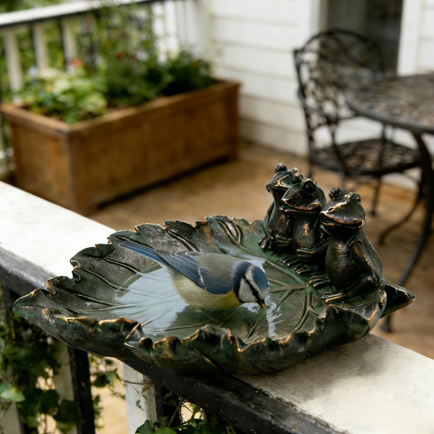 Bronze Leaf Bird Bath with Frog Figurines Resin Birdbath Bowl Small Wa