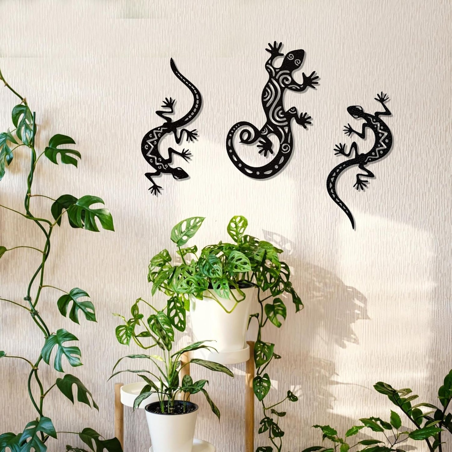 YATEASLU Outdoor Wall Art Metal Gecko Sculpture Elegant Black Patio Wall Decor Outdoor Fence Southwestern Style Decor for Garden, Patio or Home (Pack of 3)
