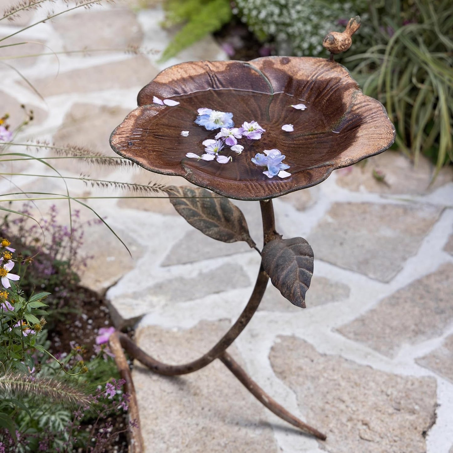 Vintage Metal Flower Bird Bath for Outside Rustic Freestanding Birdbaths for Outdoors 23.6 in Distressed Pedestal Birds Feeder Iron Bowl Bird Bath Stand for Garden Yard Patio Decor