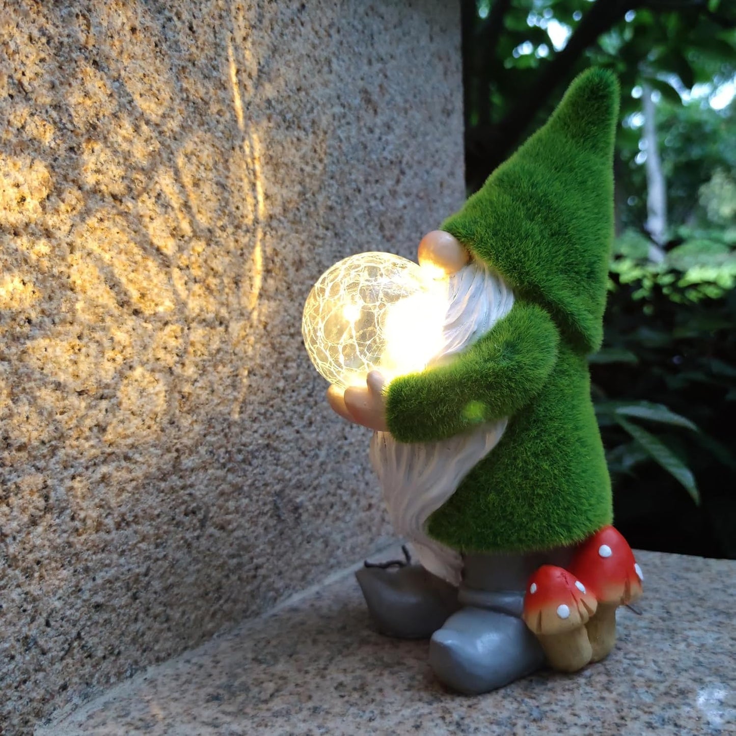 Solar Gnomes Statue Garden Decor -Gnomes Lover Gifts, with Gazing Solar LED Lights Ball Gnomes Decoration for Garden Yard Patio Lawn Balcony - Gifts for Mom Grandma