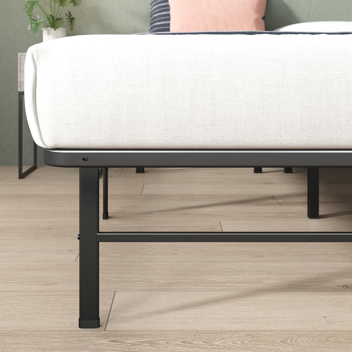 Zinus Rumi 14in Queen Metal Bed Frame, Quick Assembly SmartBase® Mattr