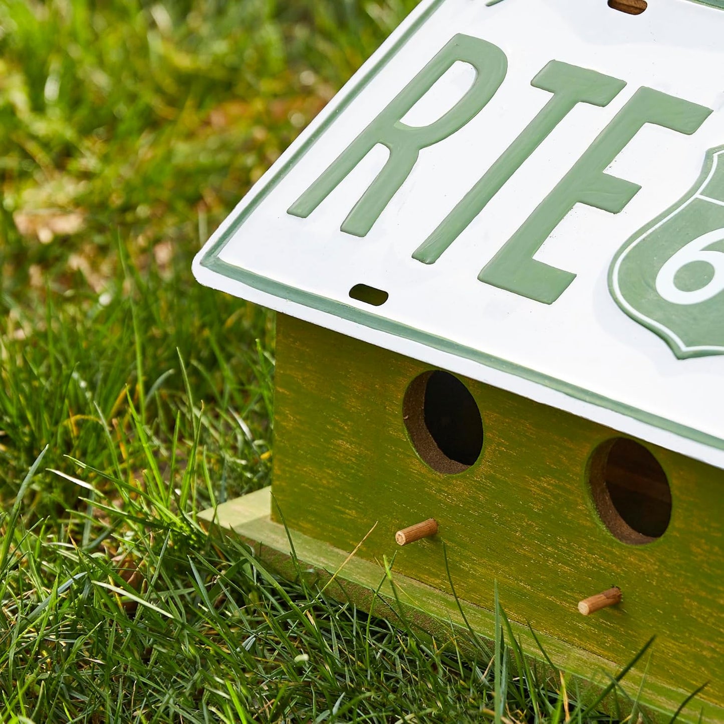 Glitzhome 14" Hanging Birdhouse for Outside, Green Licence Plate Design - Spring Ready Nesting Box & Christmas Garden Gift Idea