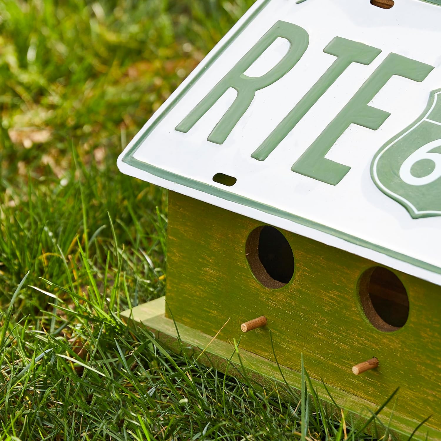 Glitzhome 14" Hanging Birdhouse for Outside, Green Licence Plate Desig
