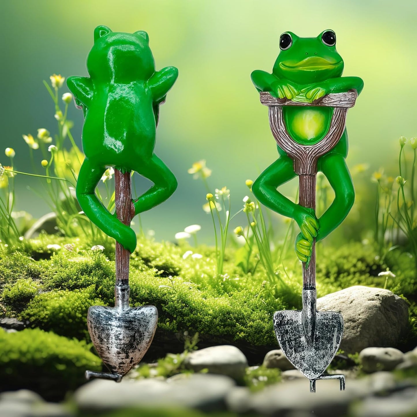 Frog Garden Statue Resin Frog Planter Figurine Holding Shovel Outdoor Fairy Garden Patio Yard Lawn Decoration Whimsical Plant Pots Stake Decor Sculpture Miniature Animal Ornament Housewarming Gift