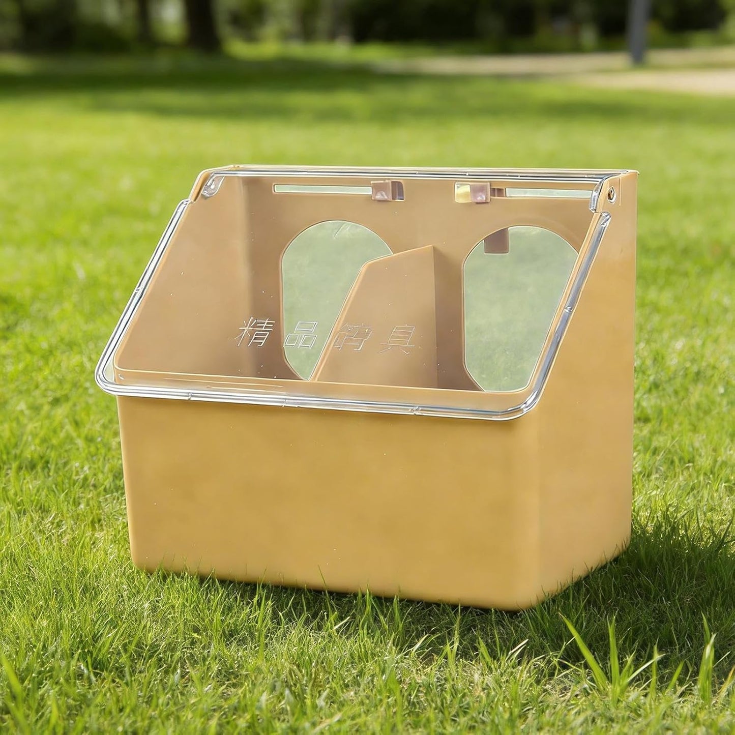 Pigeon Feeder - Sturdy Large Capacity Dispenser, Bird Feeding Box 16x14x9.5cm with Secure Design for Parakeet, Parrot, Chicken, Quail, Poultry Indoor Outdoor Backyard Garden Farm