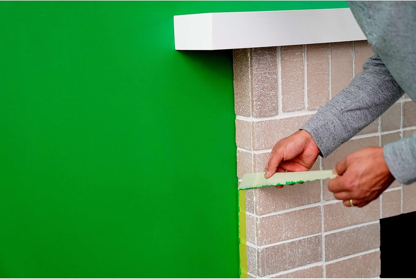 Scotch Rough Surface Extra Strength Painters Tape, 1.5 Inch Wide (1.41 in. X 60 Yds) 1 Roll, Green Tape Protects Surfaces and Removes Easily, Painting Tapes for Indoor and Outdoor Use (2060-36AP)