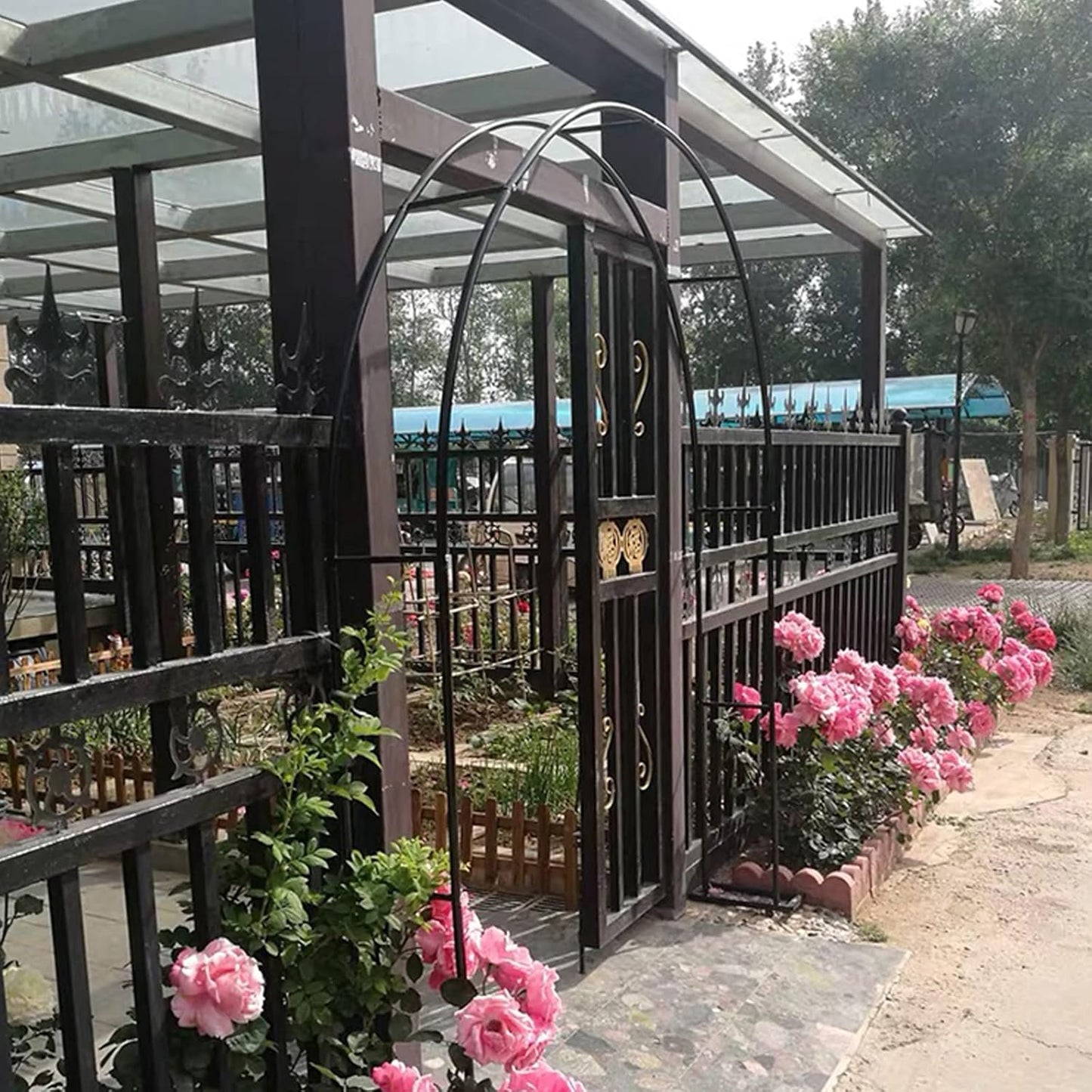 Outdoor Iron Garden Arch, Decorative Pergola for Climbing Plants, Wedding Metal Arbor, Black 140x25x230cm, Perfect for Backyard Parties & Lawn Decor