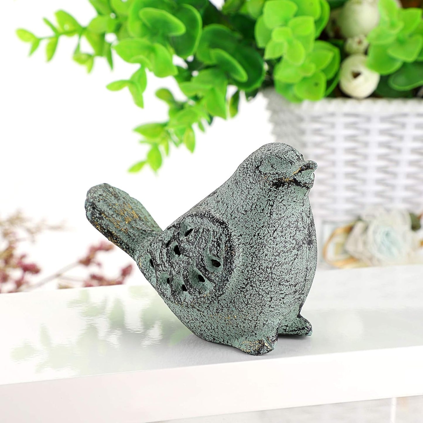 OwnMy 2PCS Cast Iron Green Bird Sculptures - Outdoor & Indoor Small Birds Statues, Hollow Carved Bird Figurines Ornaments Decorative Animal Figurines for Garden Patio Home Decors