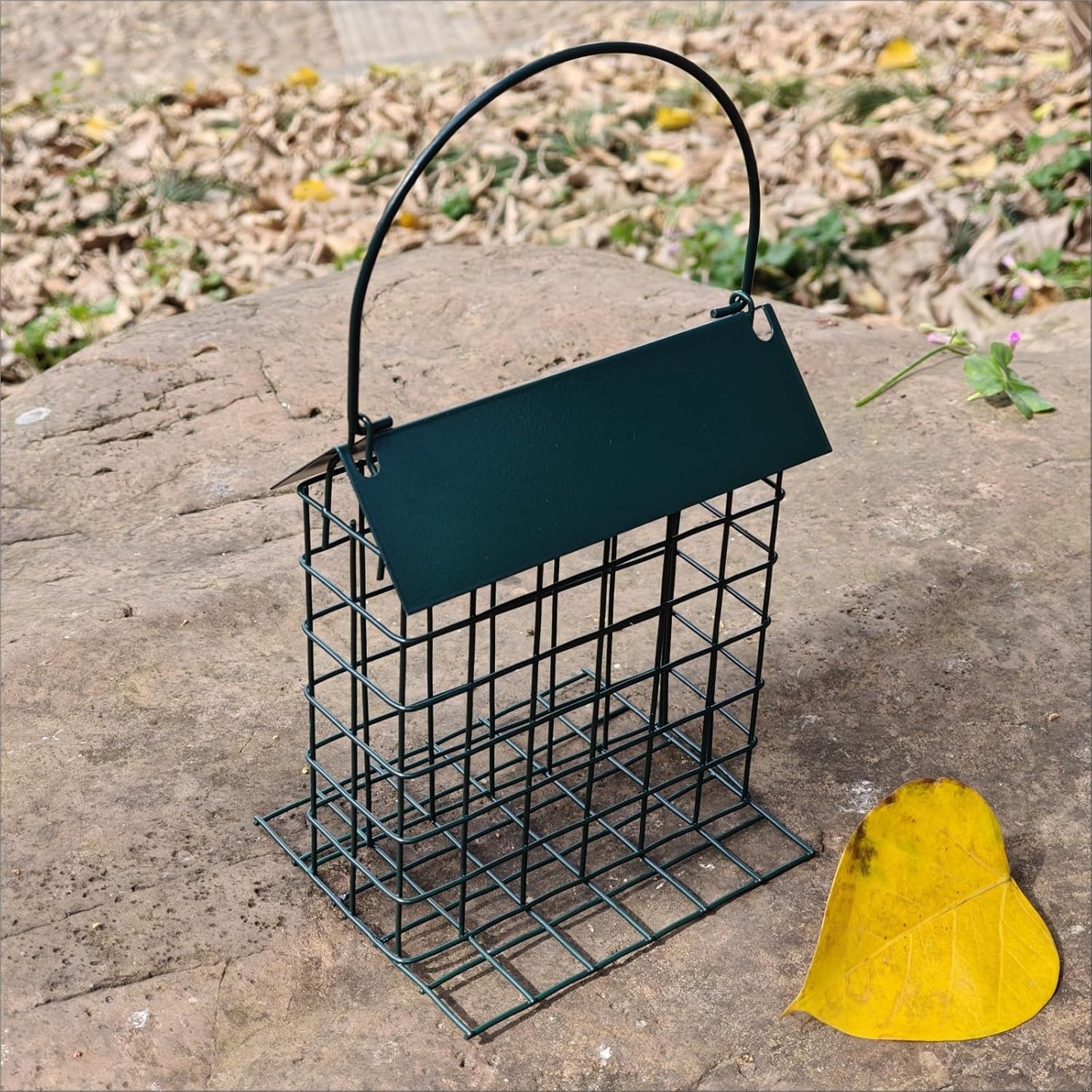Wild Birds feeders Metal Roof-Suet Cakes Cage Bird Feeder Outdoors or Outside Garden Yard Patio Hanging Outdoors or Outside Garden Yard Patio Hanging （Dark Green）