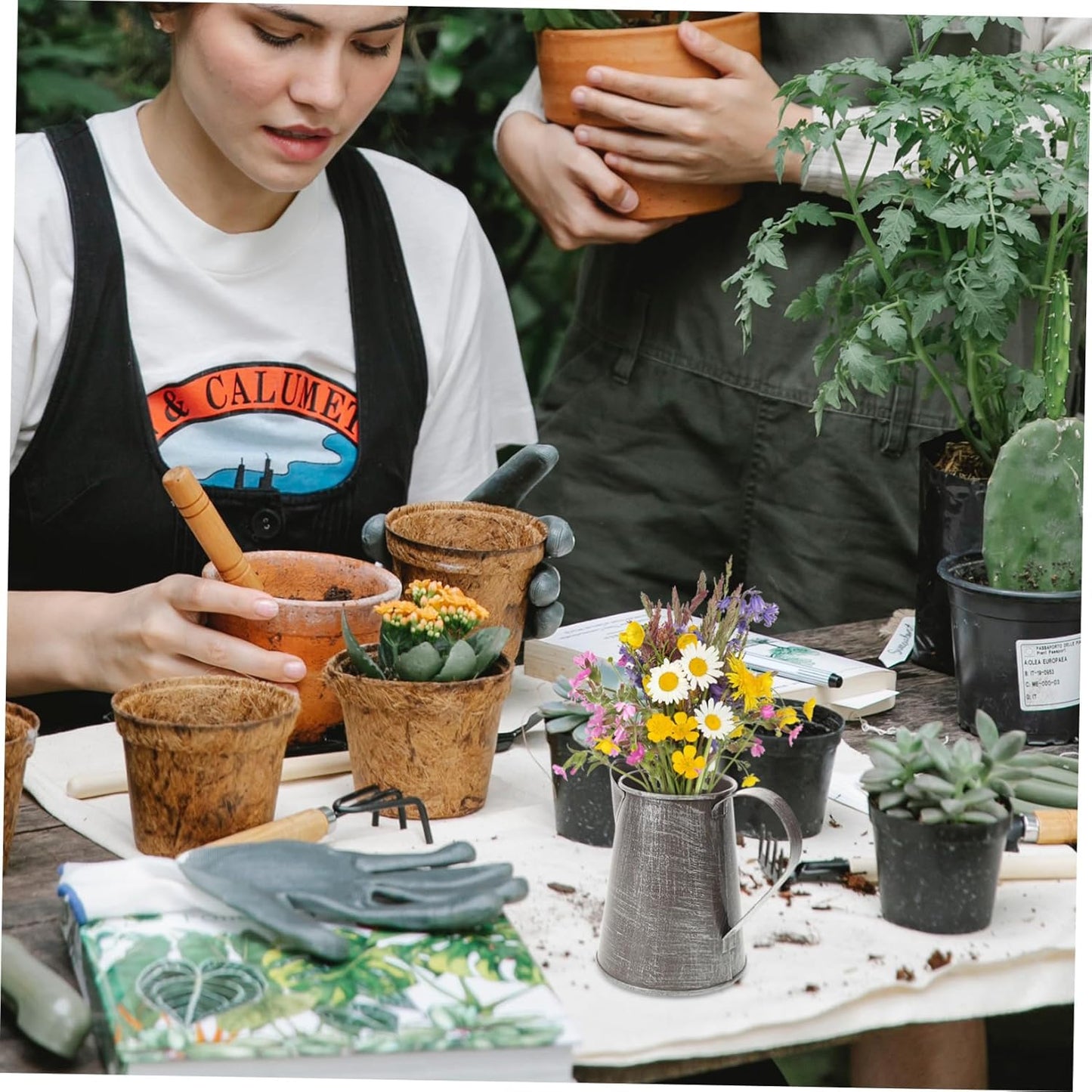 BESTOYARD Retro Iron Flower Pot Pitcher Flower Holder Home Decoration 