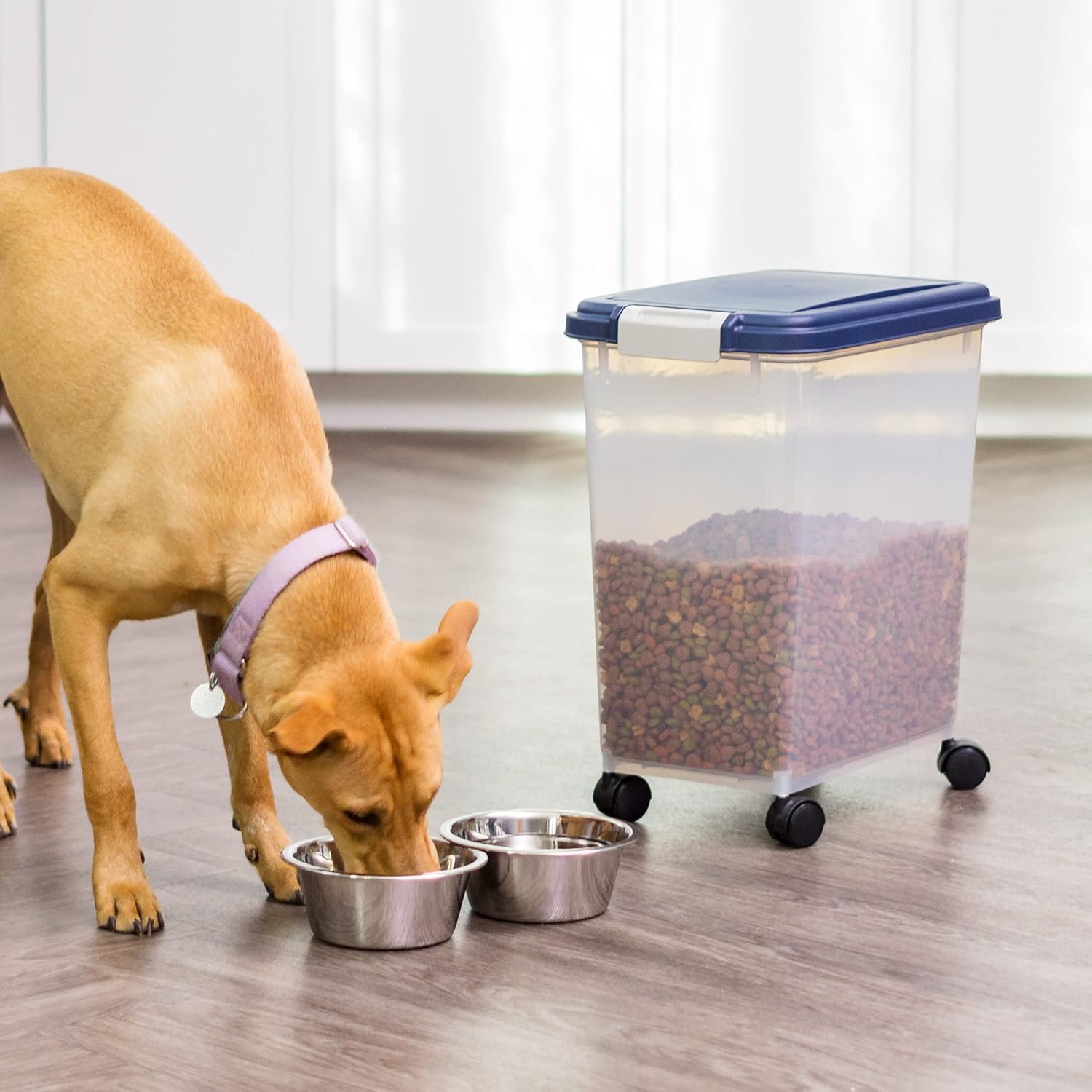 IRIS USA Airtight Dog Food Storage Container, Up to 30 lbs, Attachable