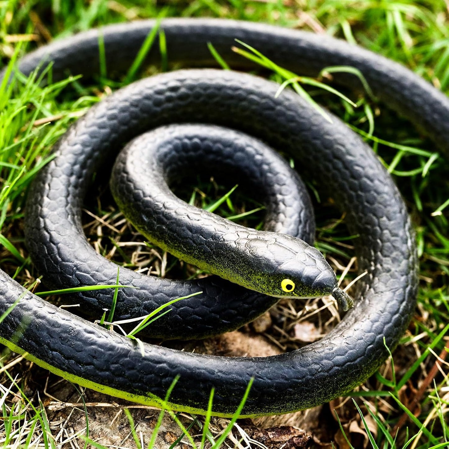 Blulu 3 Pieces Rubber Snakes Realistic Large Lifelike Fake Toys Plastic Garden Snake to Keep Birds Away Scare Squirrels Halloween Prank Props Scare Toy(Classic Style)