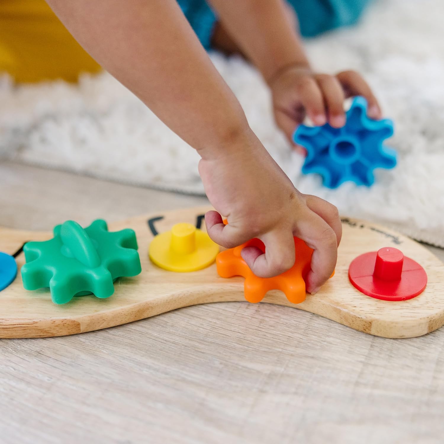 Melissa & Doug Rainbow Caterpillar Gear Toy with 6 Interchangeable Gea