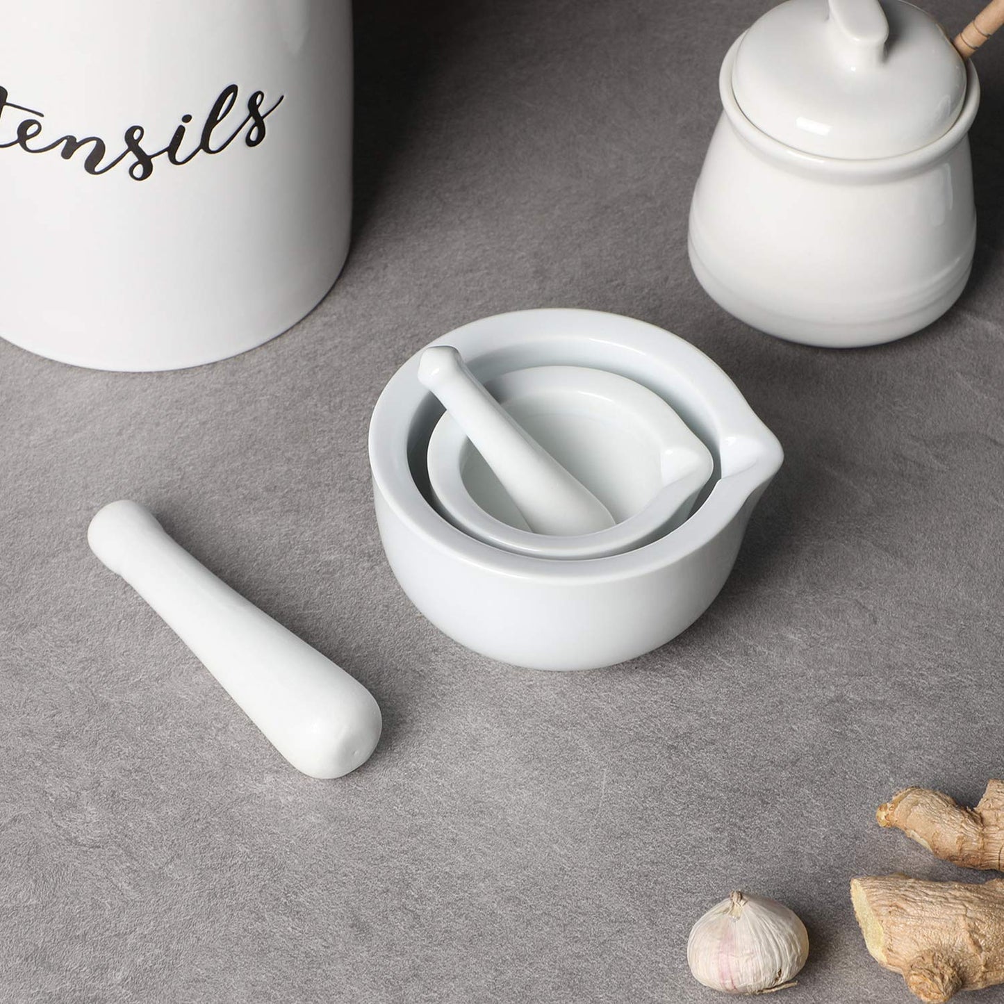 LEETOYI Porcelain Small Mortar and Pestle, Ceramic Herb Grinder Pill Crusher Set, 3.3 inch White
