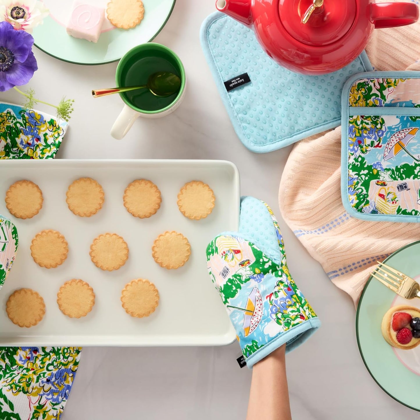Kate Spade New York Spring Garden Mini Oven Mitt 2-Pack Set, Heat Resistant, 100% Cotton with Printed Non-Slip Silicone Grip, Blue/Green/Beige, 5.5"X8"