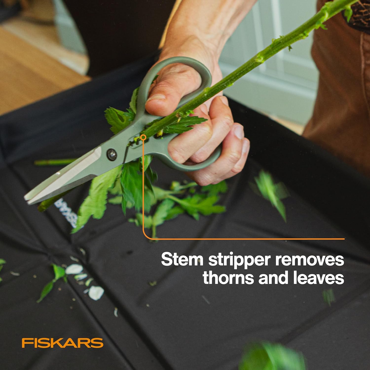 Fiskars Shaper Plant Shears, Precision Indoor Gardening Snips with Sto