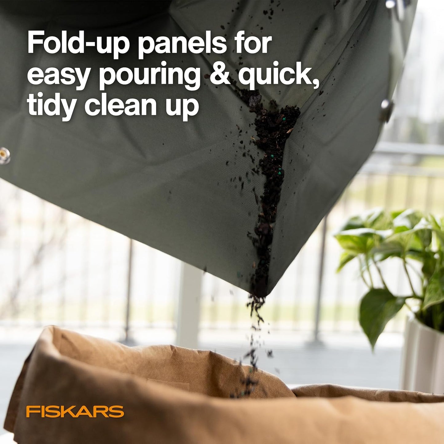 Fiskars Planting Mat for Indoor Gardening – Foldable Repotting Mat and Potting Tray with Snap-Up Sides, Durable Water-Resistant Nylon, 17.5" x 17.5"