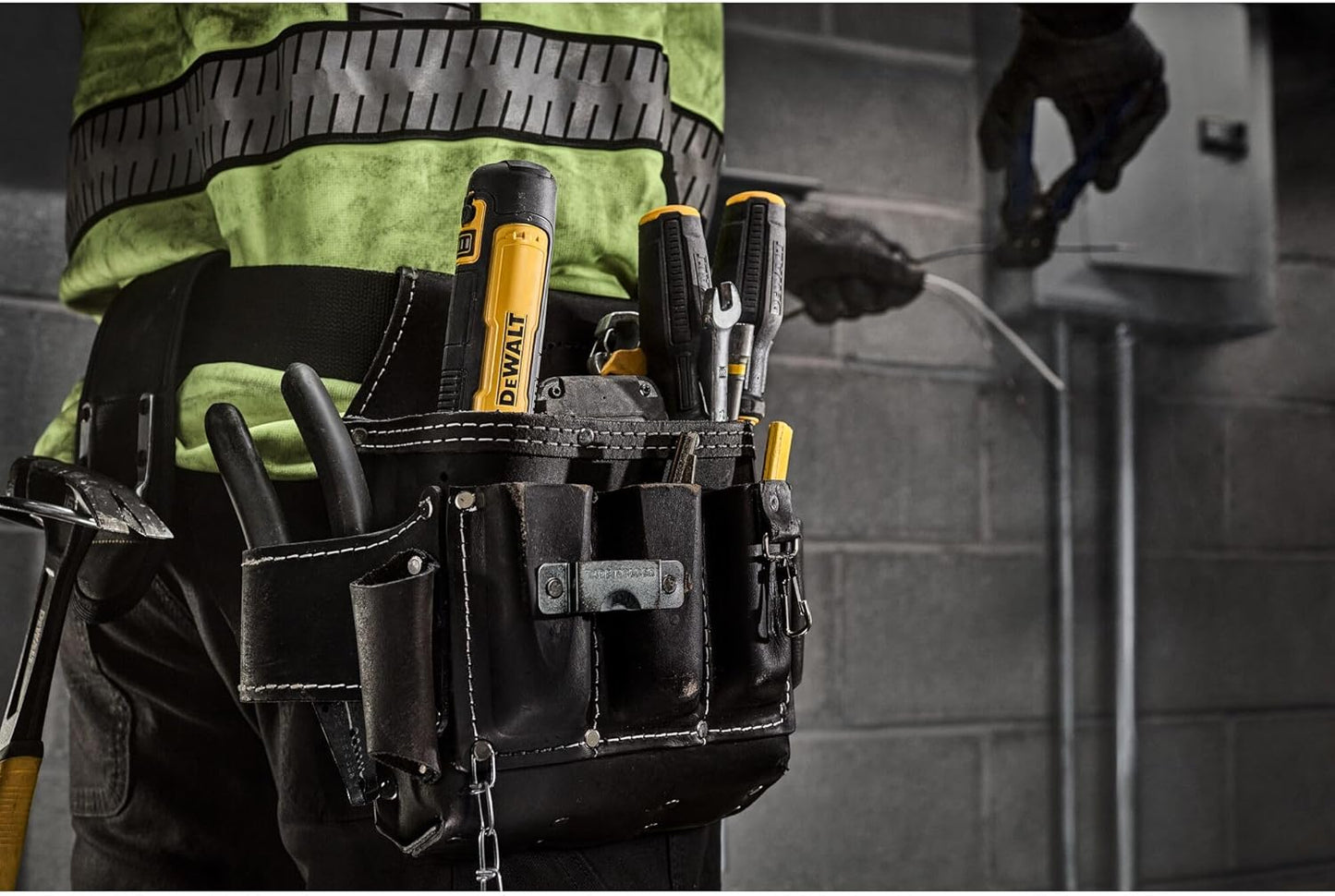 DEWALT Cordless Screwdriver, 4V USB Rechargeable Electric Screwdriver 