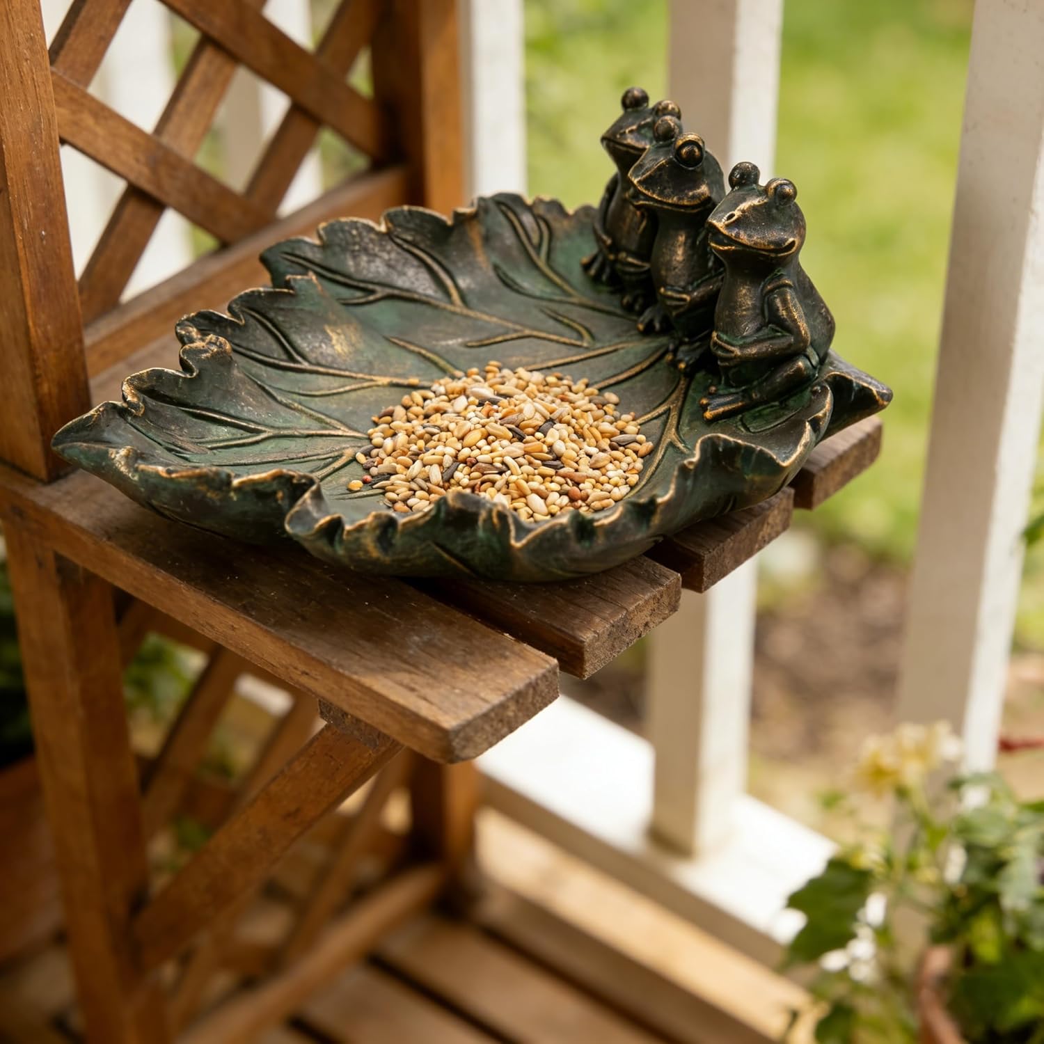 Bronze Leaf Bird Bath with Frog Figurines Resin Birdbath Bowl Small Wa