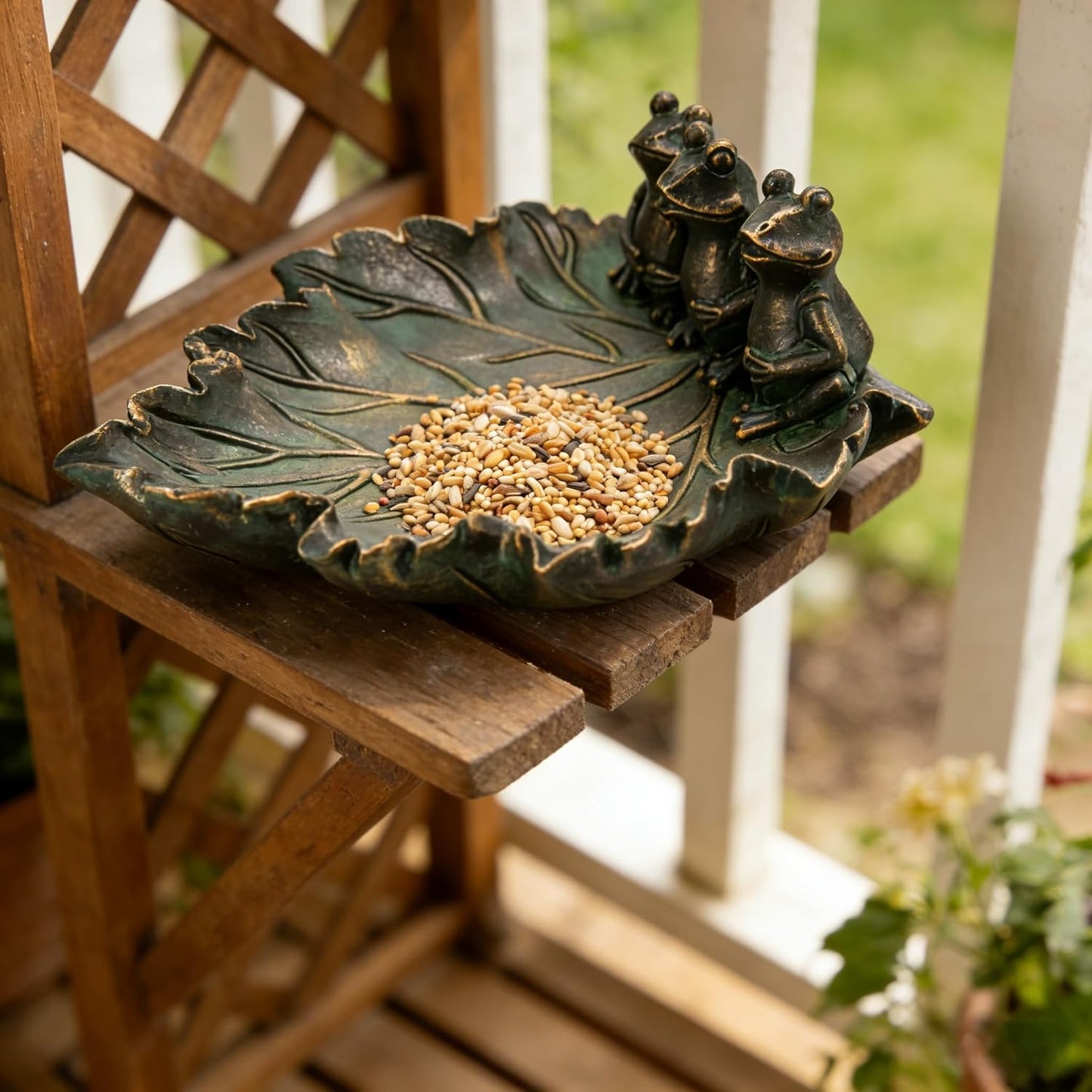 Bronze Leaf Bird Bath with Frog Figurines Resin Birdbath Bowl Small Water Dish Birdfeeder Tray Bird Water Feeder for Lovers Gardeners Yard Decorations Outdoor Garden Decor Patio