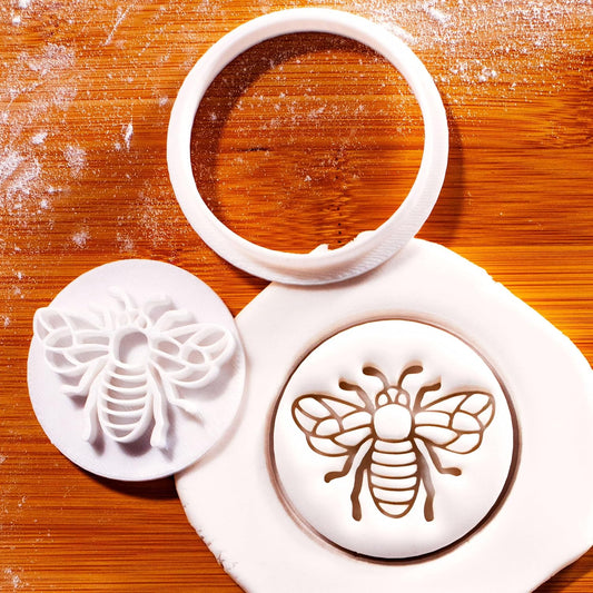 BAKERLOGY Realistic Bee Mini Cookie Cutter & Stamp – Botanical Baking 