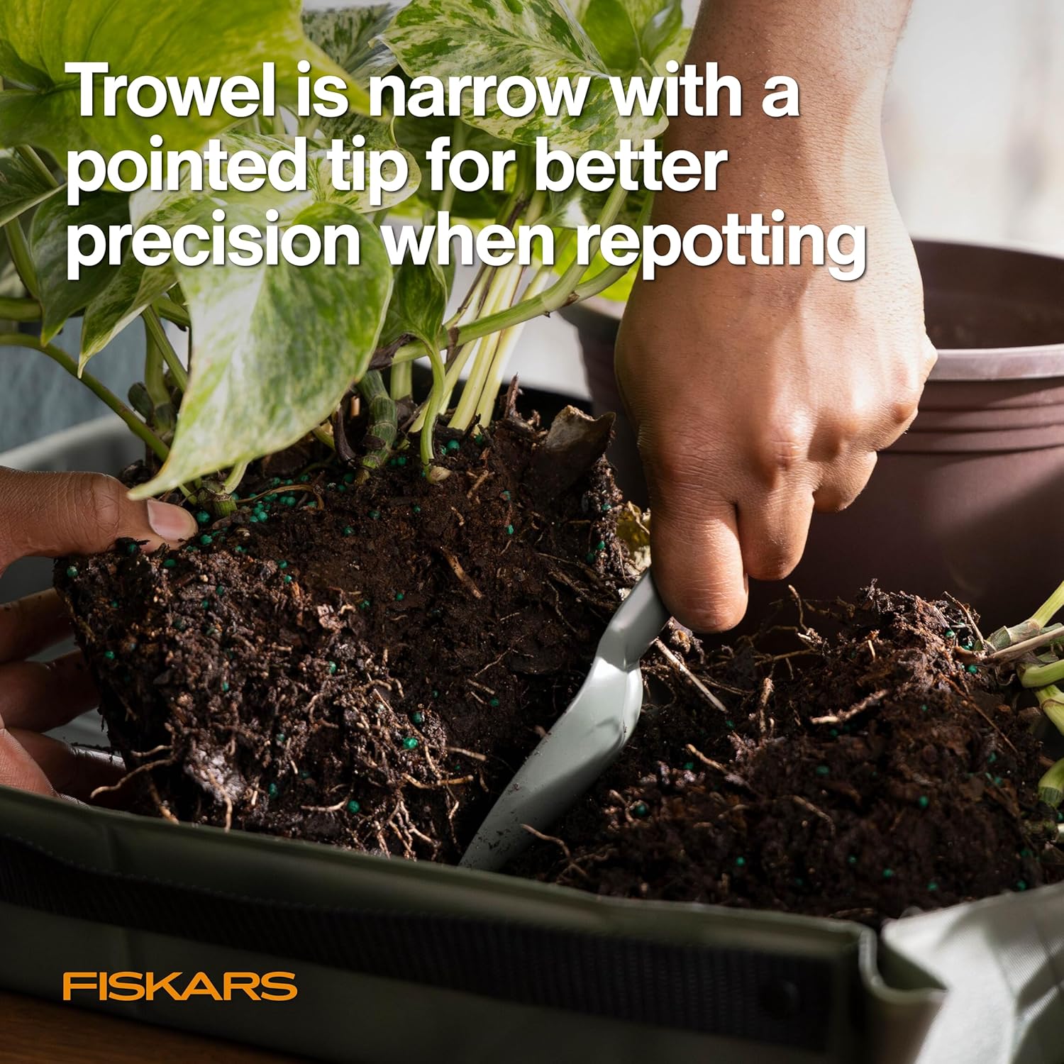 Fiskars 5-Piece Cultivating Tool Set, Nesting Trowel, Soil Scoop, Cult