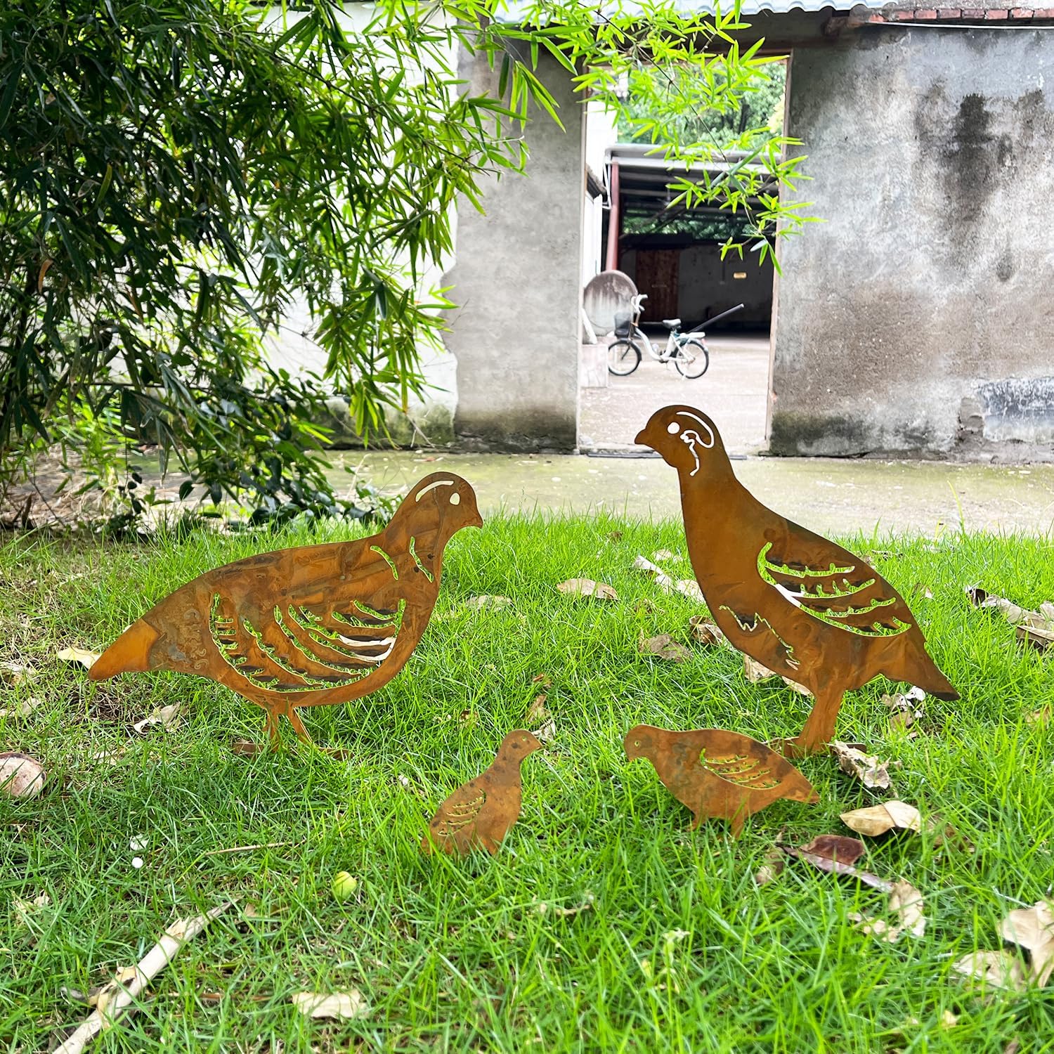 4PCS Rusty Partridge Family Decorative Garden Stakes, Metal Birds Yard