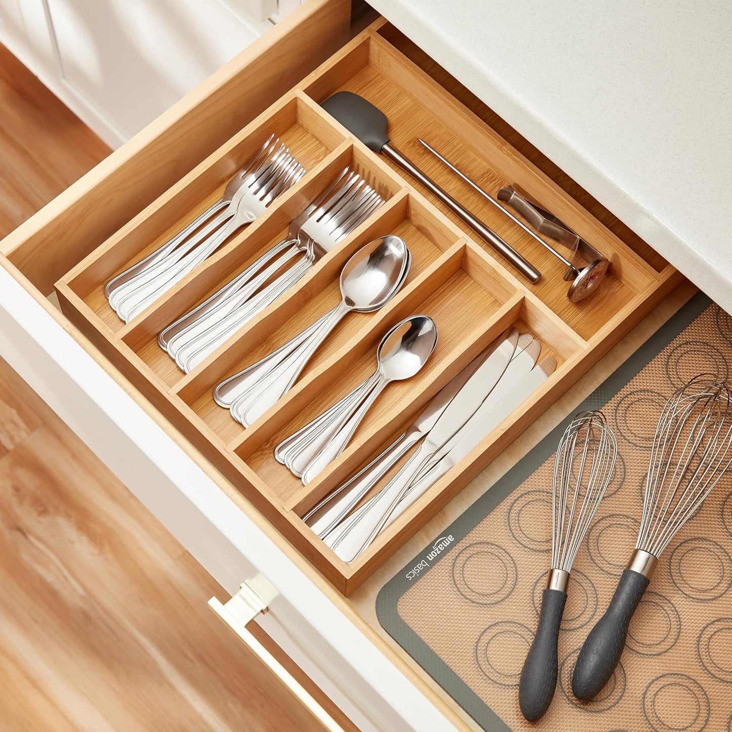 Amazon Basics Silverware Set, Stainless Steel Flatware, Dishwasher Safe, Service for 4, 20-Piece Forks and Spoons, Crown Edge, Everyday Use