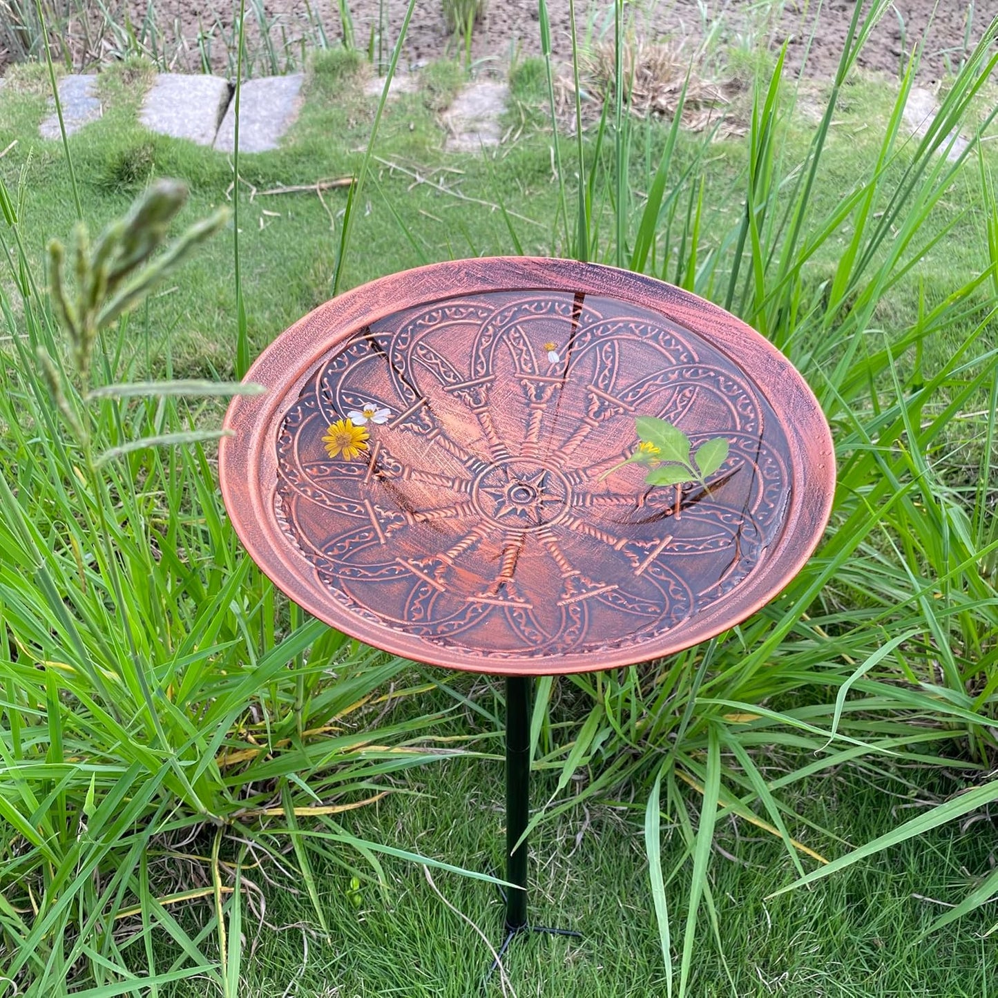 Outdoor Rust-Proof Metal Bird Drinking Fountain, Simple Assembly-Style Garden Bird Bath, Suitable for lawns, backyards and patios Choice for Bird Lovers. (Red Bronze)