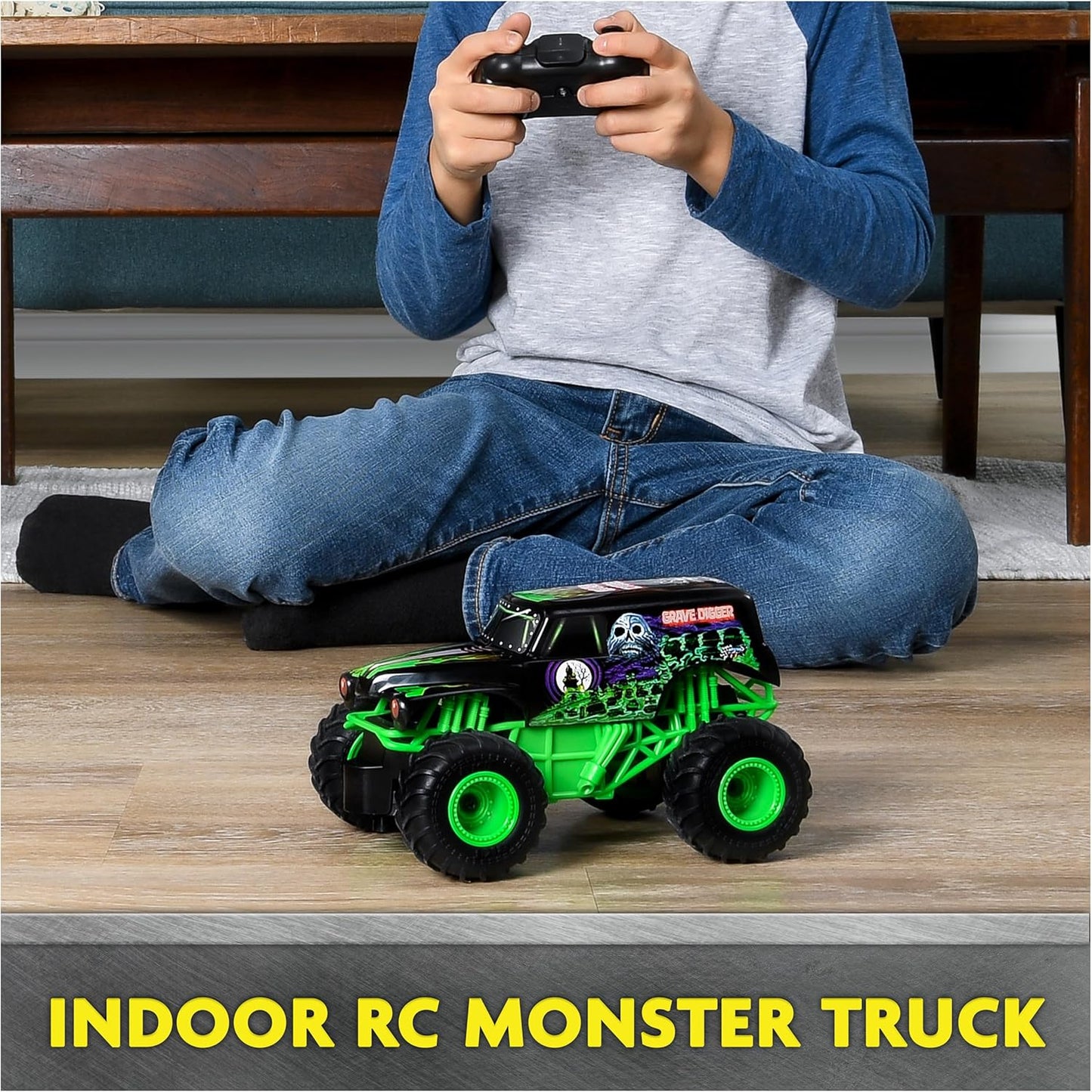 Monster Jam, Official Grave Digger Remote Control Monster Truck, 1:24 