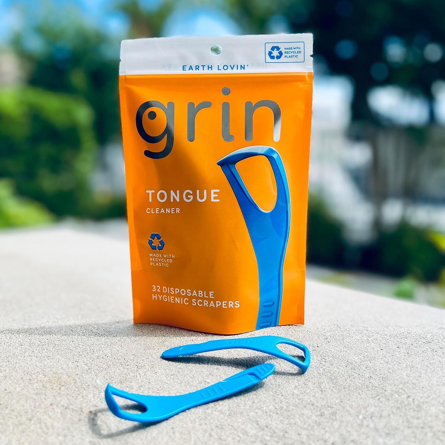 GRIN Tongue Cleaner, 32 Count, Disposable Tongue Cleaner, Hygienic Scr