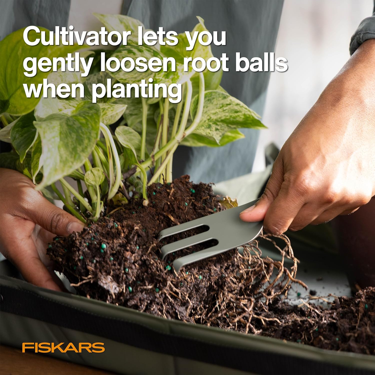 Fiskars 5-Piece Cultivating Tool Set, Nesting Trowel, Soil Scoop, Cult