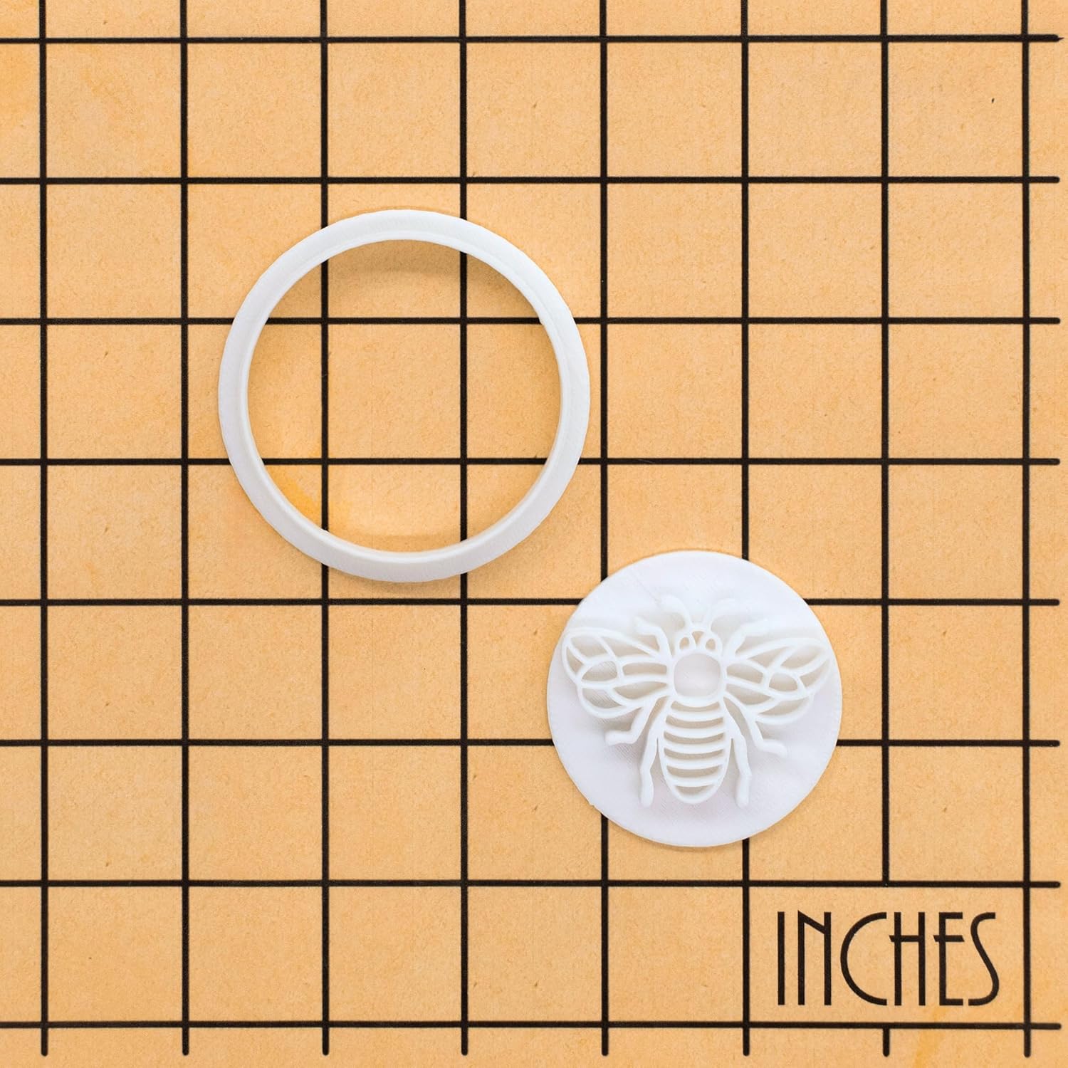 BAKERLOGY Realistic Bee Mini Cookie Cutter & Stamp – Botanical Baking 