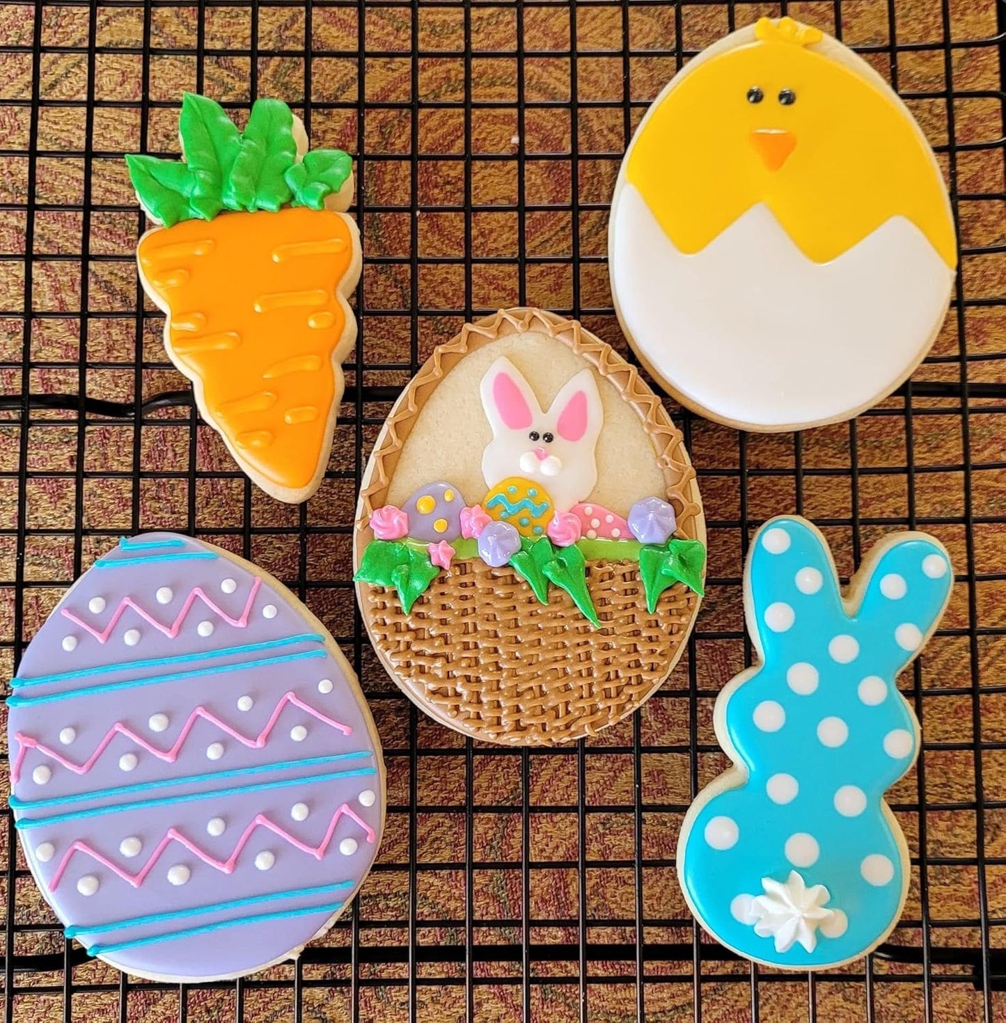 Easter Cookie Cutters, 3 Pieces Carrot Egg Bunny Rabbite Shapes Metal Cookie Cutters Stainless Steel Sets Holiday Themed Baking Kit